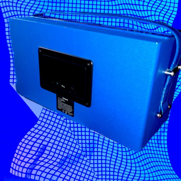 Polaroid Retro "Boombox" Wireless Speaker - Picture 3 of 3